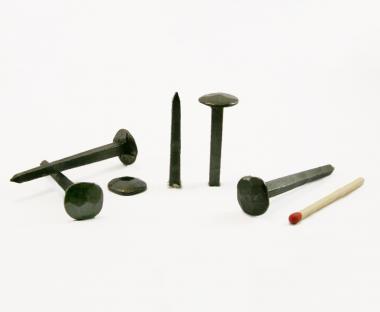 Chiodo forgiato a testa martellata in acciaio nero (100 nails) L : 40 mm - Ø 14 mm