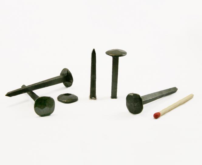 Chiodo forgiato a testa martellata e ornato in nero (100 chiodi) L : 50 mm - Ø 14 mm